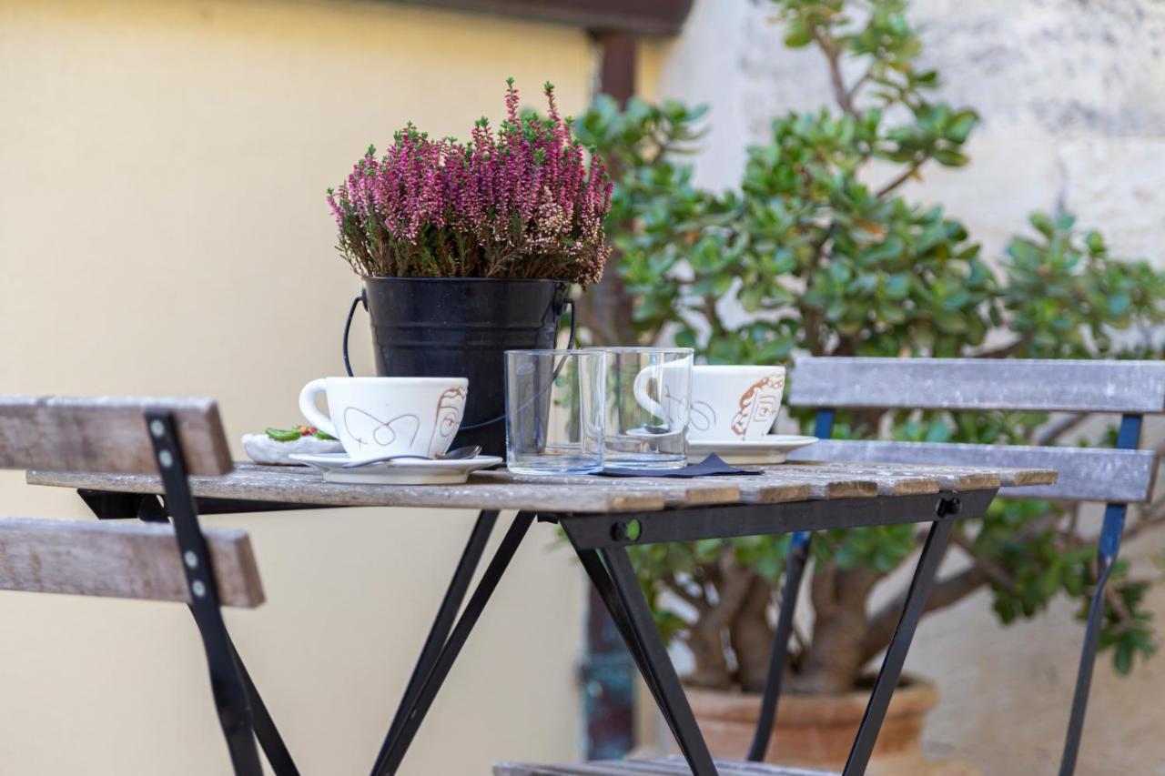 Casa Mamma Elvira Bed & Breakfast Lecce Exterior photo